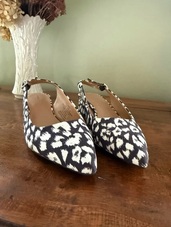 Banana Republic Cheetah Print Pointed Slingback with Block Heel - Picture 2 of 6